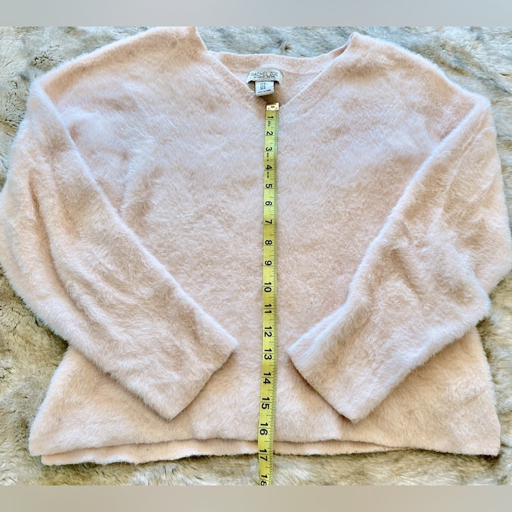 Baby pink, soft & fuzzy v neck sweater​​​